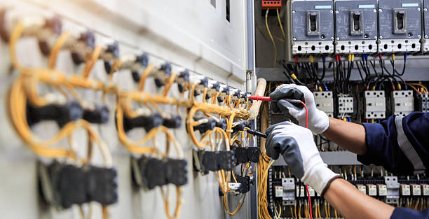 Professional Electrician technician working in Fort Belvoir, VA